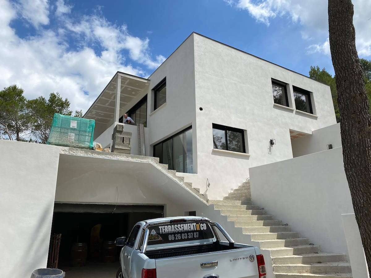 Construction villa contemporaine 600m2 Montferrier-sur-Lez La Devèze architecte Montpellier LEWISA home — vue 7
