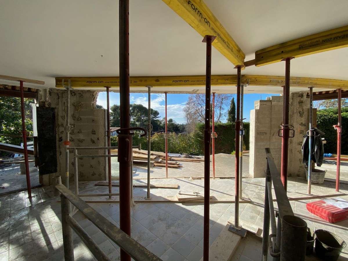 Chambre rénovée avec ouverture sur jardin
