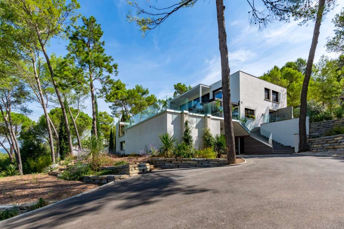 Construction villa contemporaine 600m2 Montferrier-sur-Lez La Devèze architecte Montpellier LEWISA home — vue 9