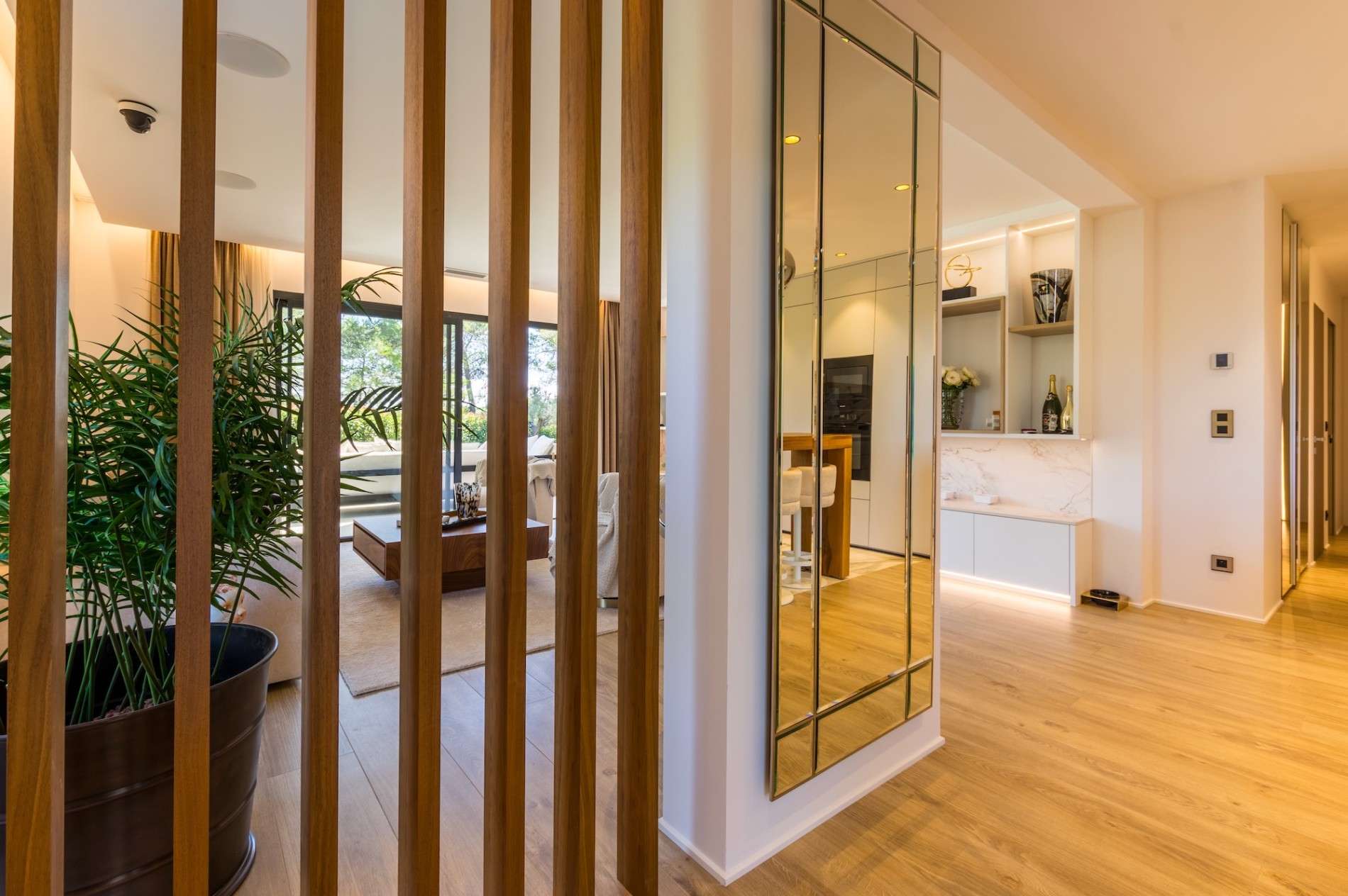 Salle de bain marbre et robinetterie design