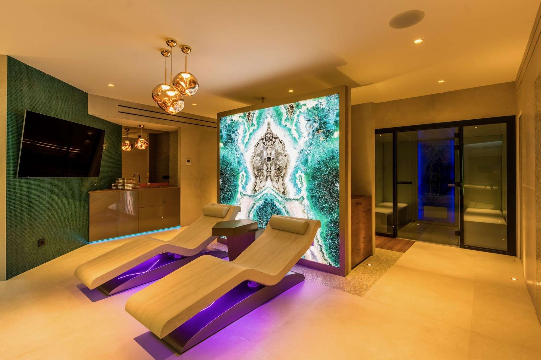 Entrée villa avec console et miroir design