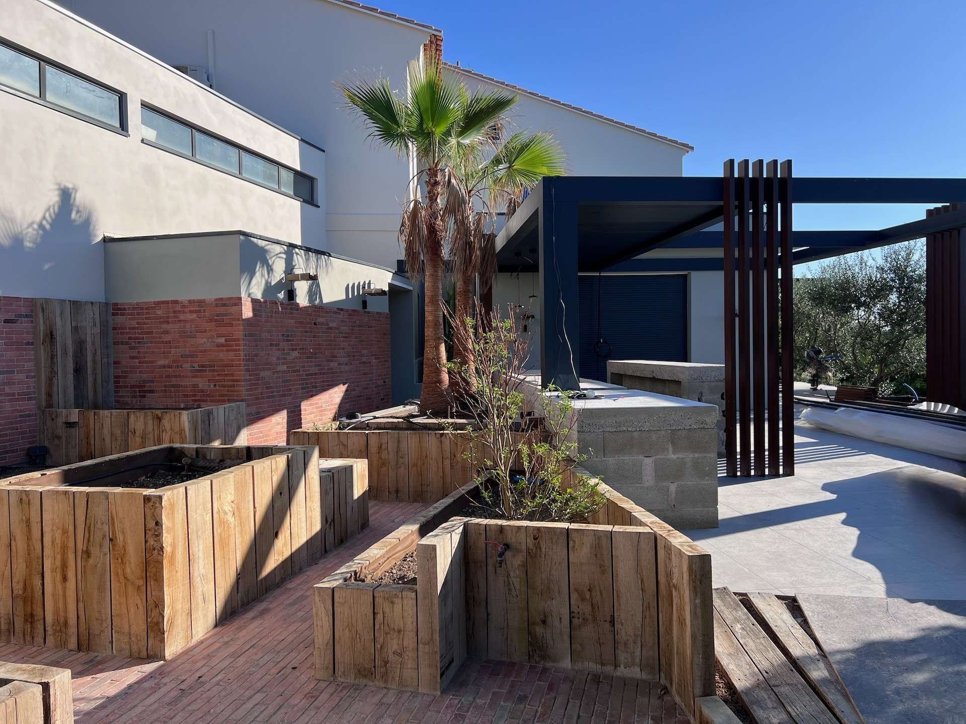 Pergola bioclimatique terrasse villa Montpellier
